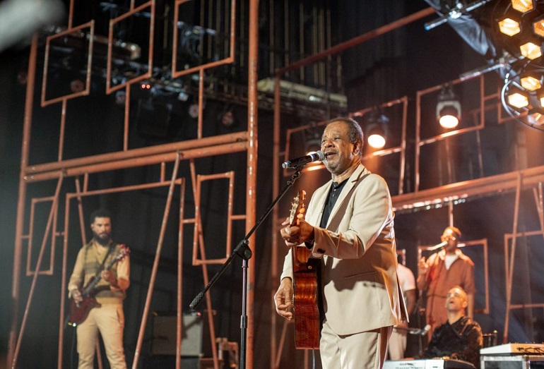 "Louvemos ao Senhor", de Adhemar de Campos, Adoração e Reverência ao Senhor
