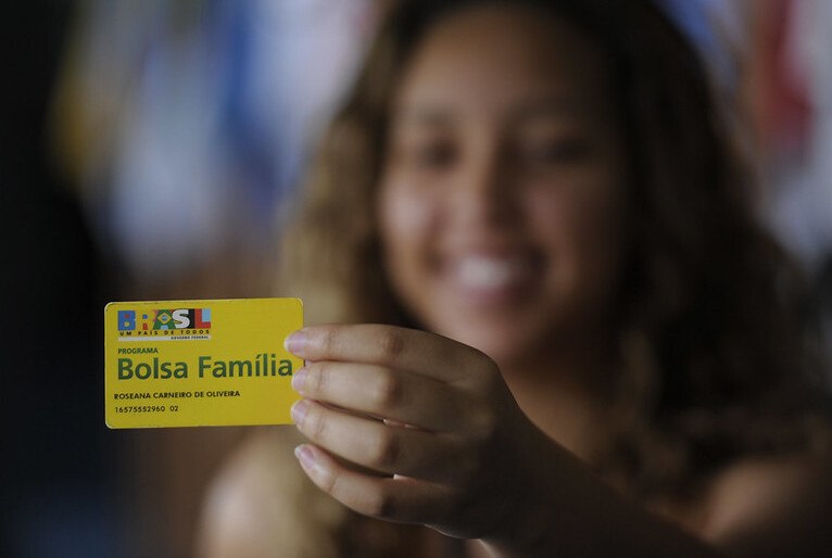 Bolsa Família é pago aos beneficiários com NIS de final 9 nesta quinta-feira (27)