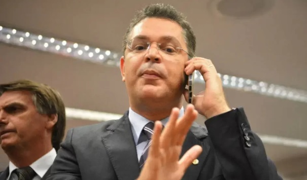 Deputado Sóstenes fez um serviço à sociedade ao mostrar que fundamentalismo é minoria