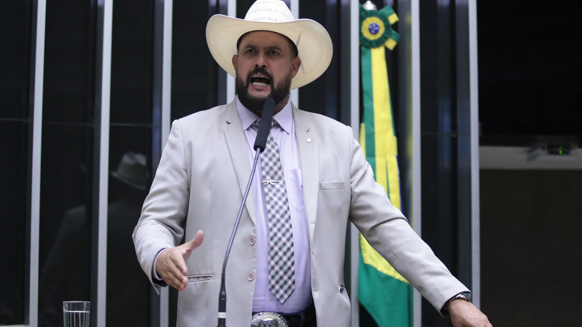• Justiça decreta prisão do deputado federal Zé Trovão; entenda