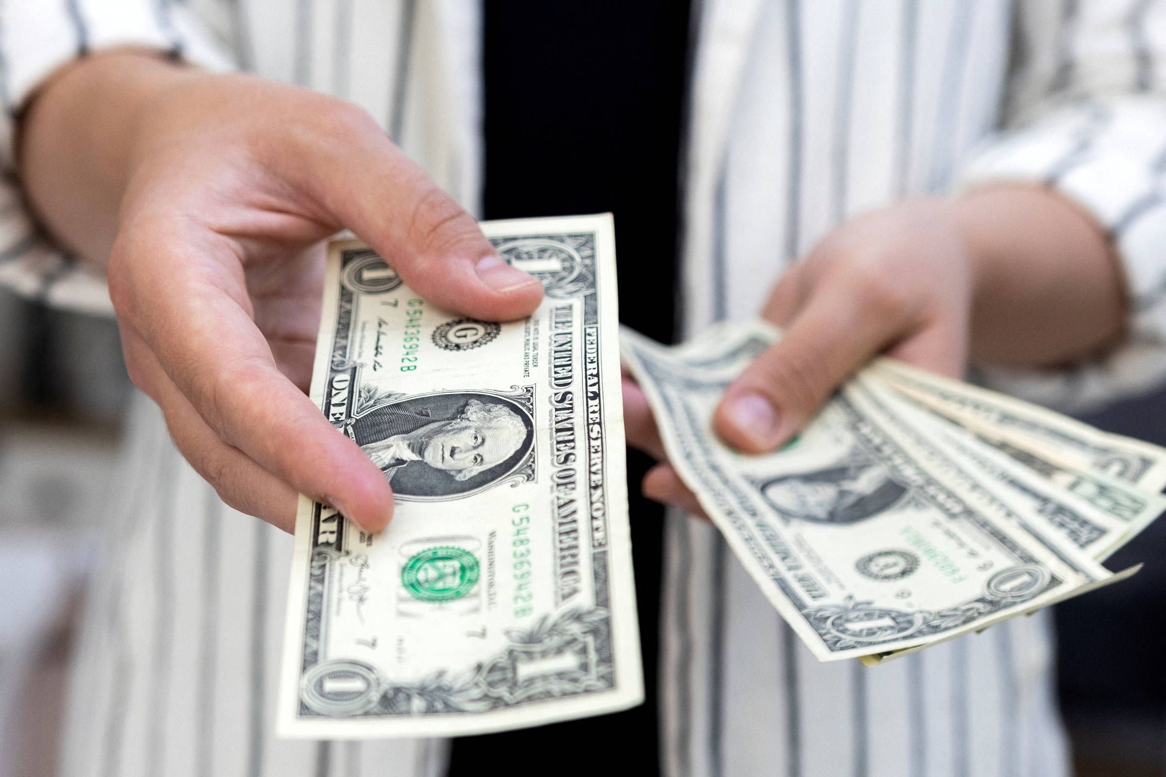 Acompanhe a cotação do dólar e a sessão da Bolsa hoje (3) – 03/07/2024 – Mercado
