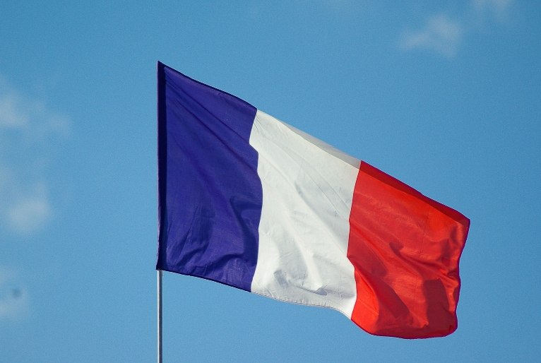Franceses decidem o futuro do país com realização do segundo turno das eleições legislativas