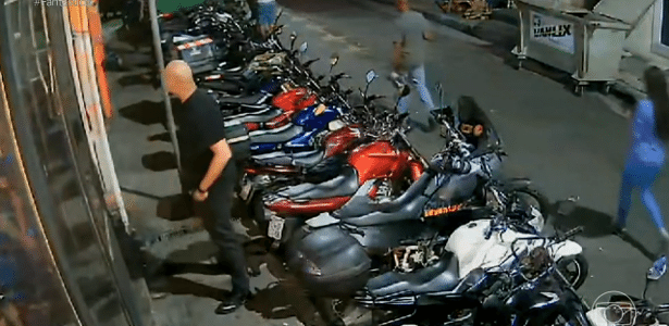 Homem é agredido por seguranças de bar por engano em SP