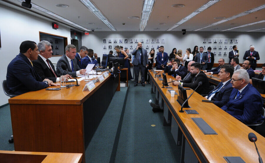 Inércia de desarmamentistas fortaleceu a bancada da bala, revela estudo