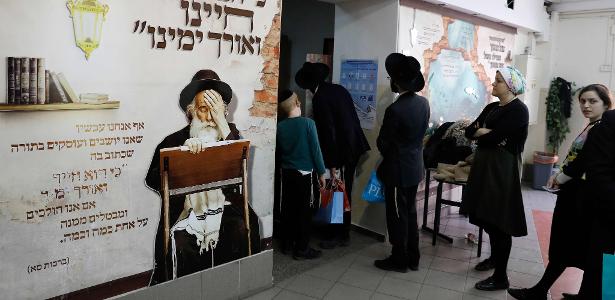 Judeus ultraortodoxos protestam contra serviço militar em Israel