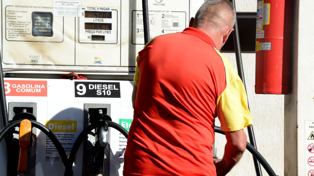 • Gasolina chega a R,39 em Apucarana após reajuste; veja os preços