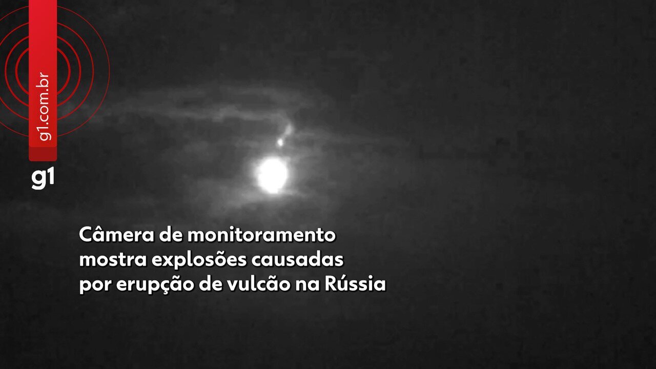 Câmera de monitoramento mostra explosões causadas por erupção de vulcão na Rússia
