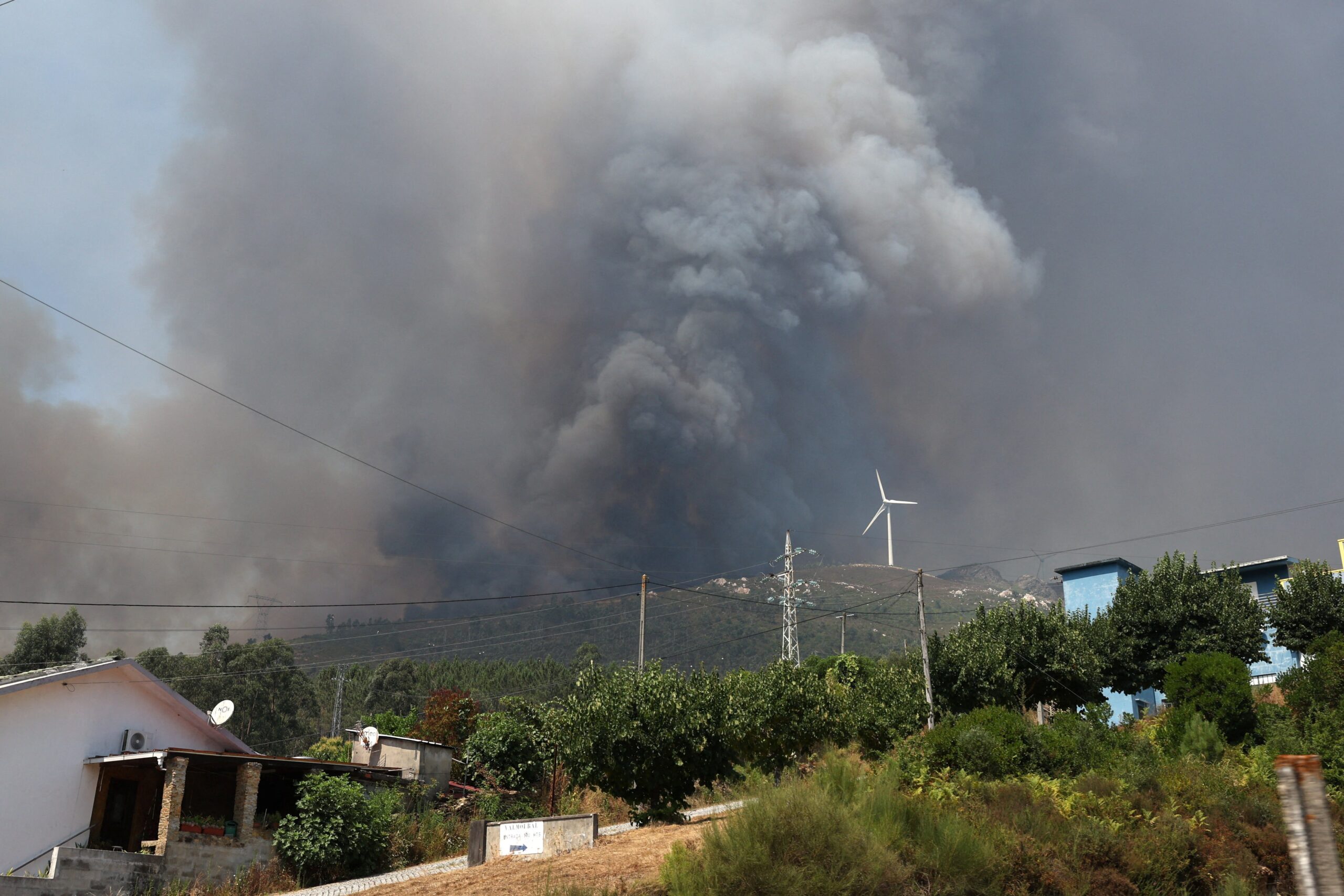 Portugal decreta alerta geral contra incêndios em meio à onda de calor extremo | Mundo